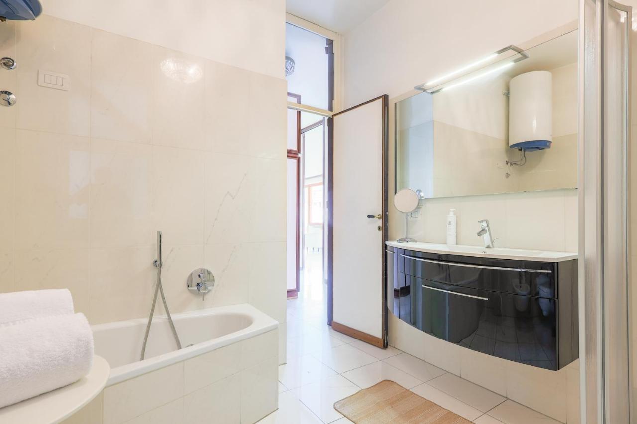 Piazza Cavour Lake View - Bymyhomeincomo Exterior photo
